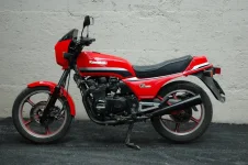 201401091456430.Kawasaki GPZ 550 Unitrak sinistra (1).webp